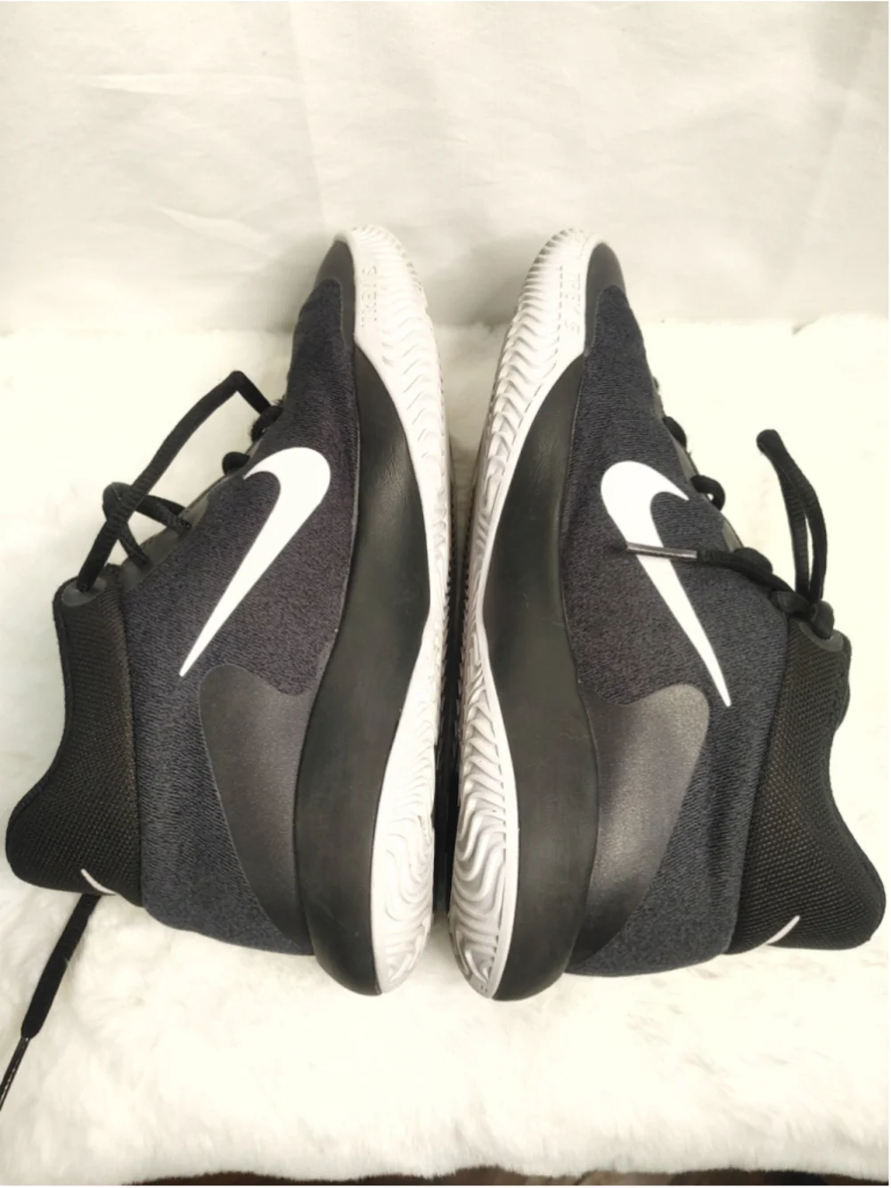 Boys Nike KD Trey 5 Basketball Sneakers Black White Size 5.5Y